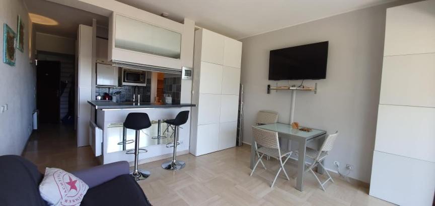 Lovely Apartment In Marina Baie Des Anges- Baronnet - Sew View, Free Parking Spaces On Site, Restaurants, Beach, Supermarket Villeneuve-Loubet Exterior photo